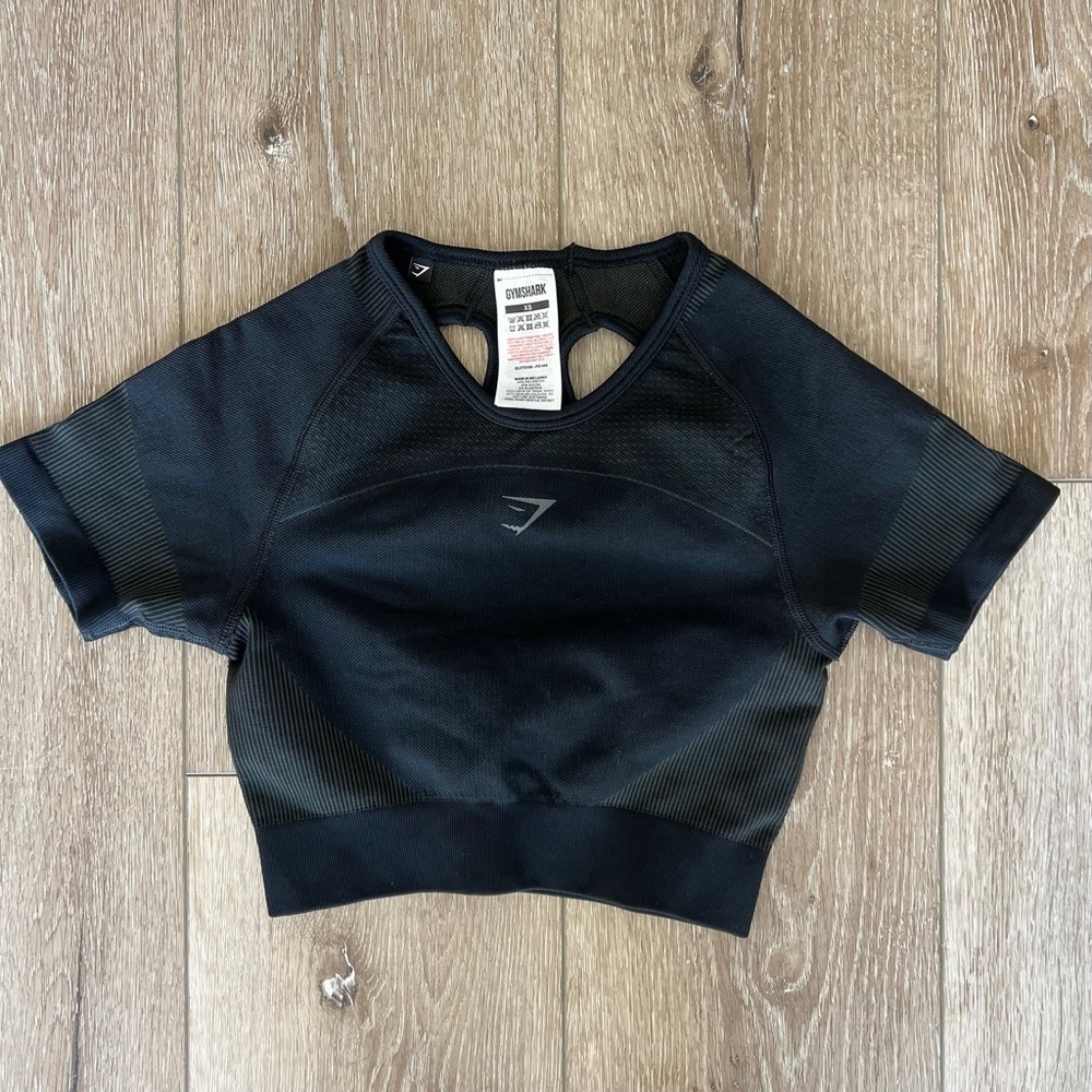 Gymshark Black Short Sleeve Crop Top sz. XS